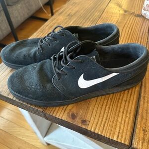 Nike Black Sneakers with Suede Upper and Vulcanized Sole